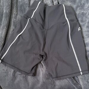 Ptula pocket Women's Black Athletic Shorts